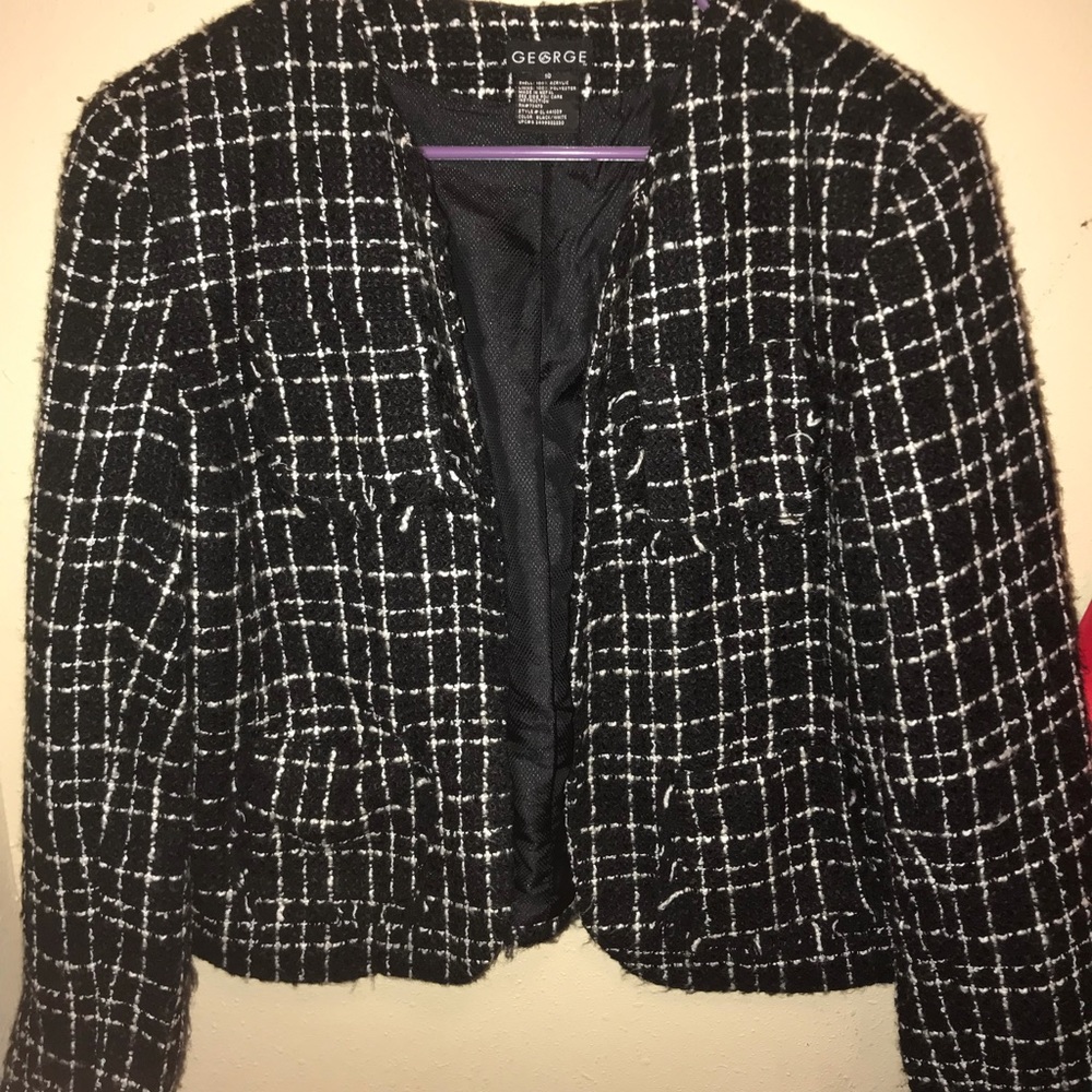 Beautiful women’s blazer, like new.
